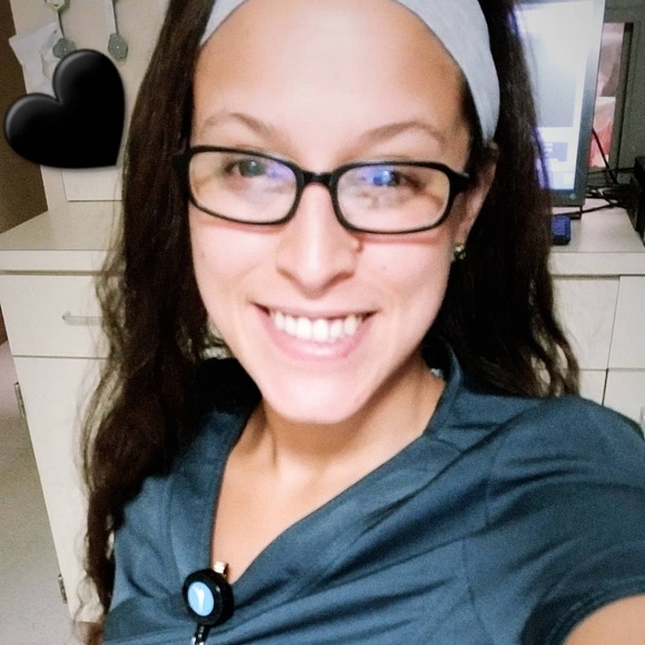 Meet your Posher, Tiana - Picture 3 of 3